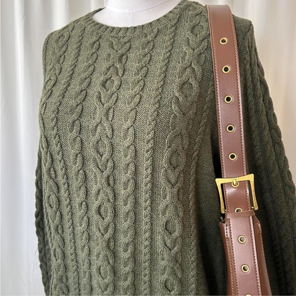 L.L. Bean Fisherman’s Cable knit crewneck sweater Green Large. - Picture 4 of 8